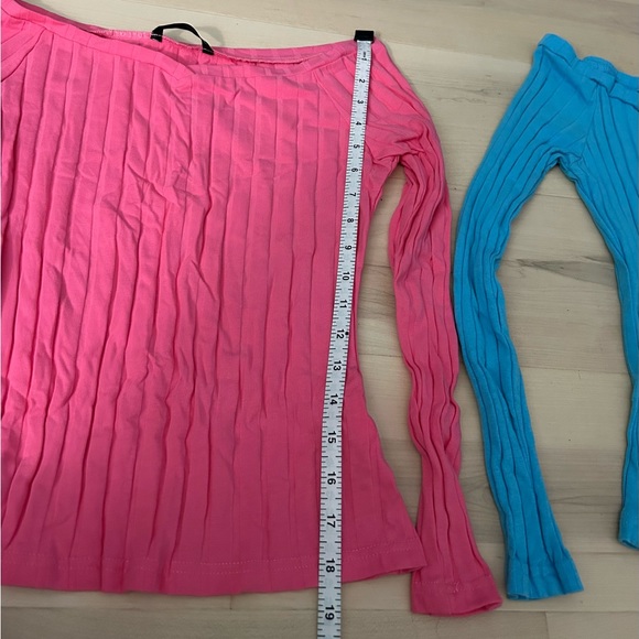 2 Ribbed Long Sleeve Stretch Tops Size XS - Picture 2 of 9